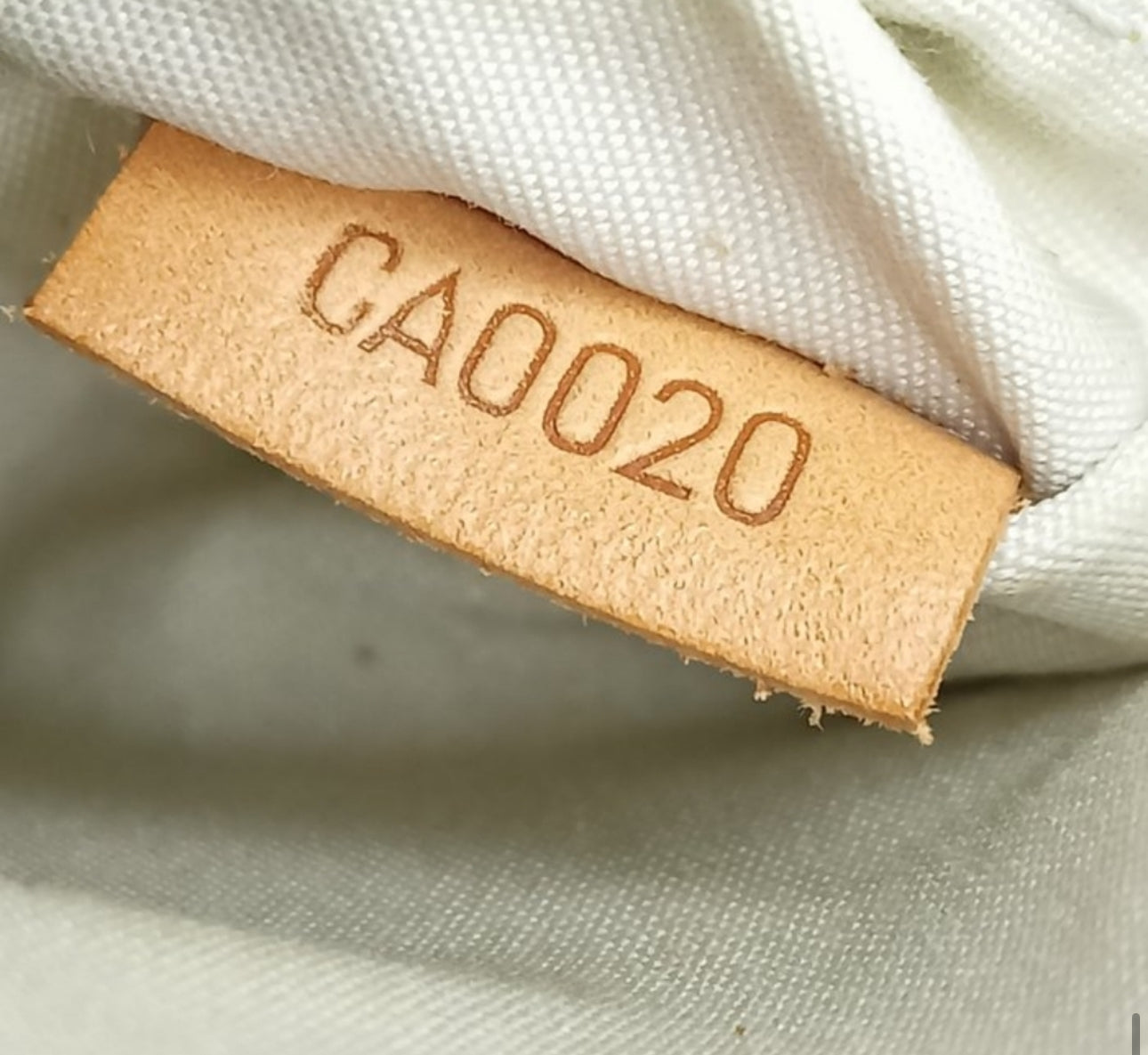 Louis Vuitton Mini Lin Round Coin Crossbody Bag – Vintage 2000