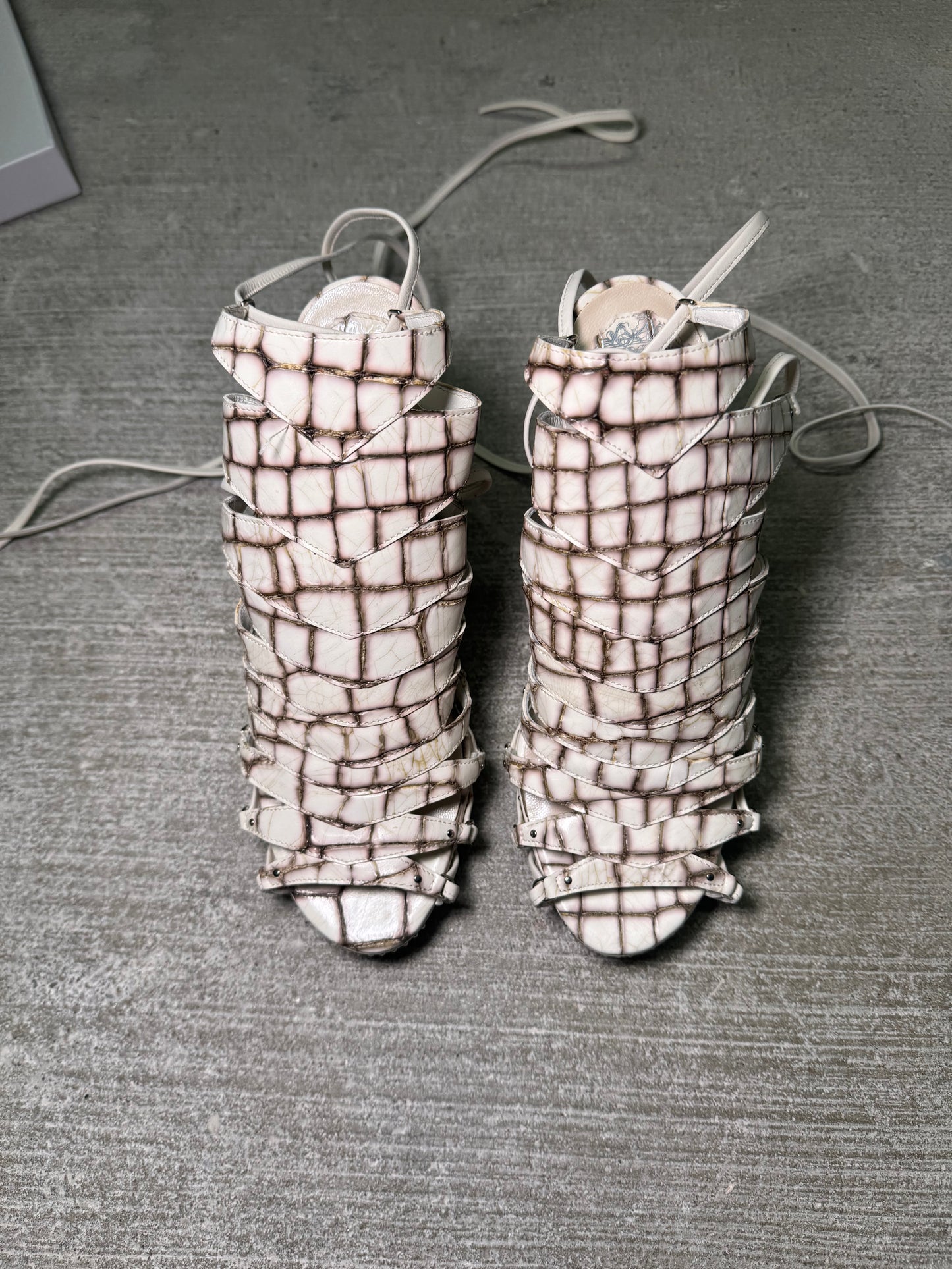 Christian Dior Spring/Summer 2009 "Safari"
Runway Crocodile Embossed Lace Up Heels